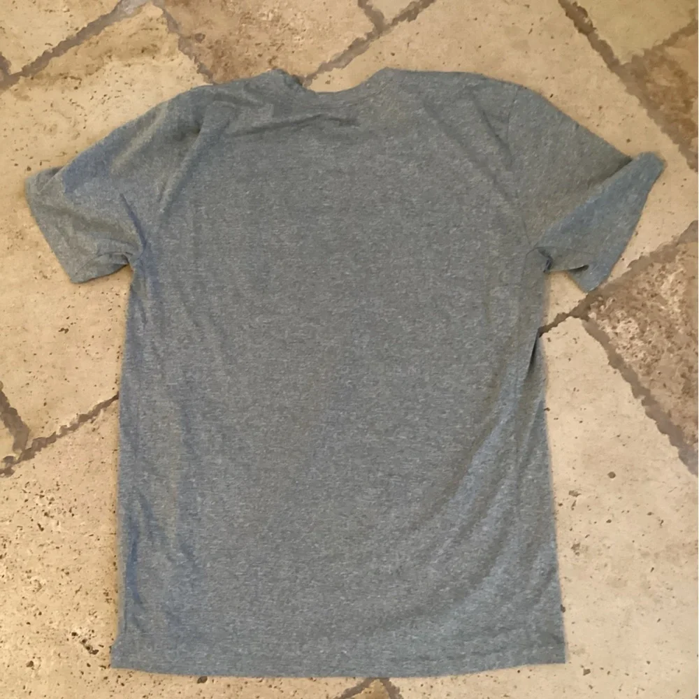 NFL Nike Patriots Dri-Fit T-Shirt M Gray Flying Elvis Logo Tee Men’s H6